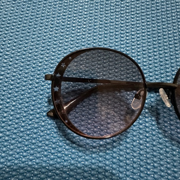 Quay Sunglasses M - Picture 2 of 3